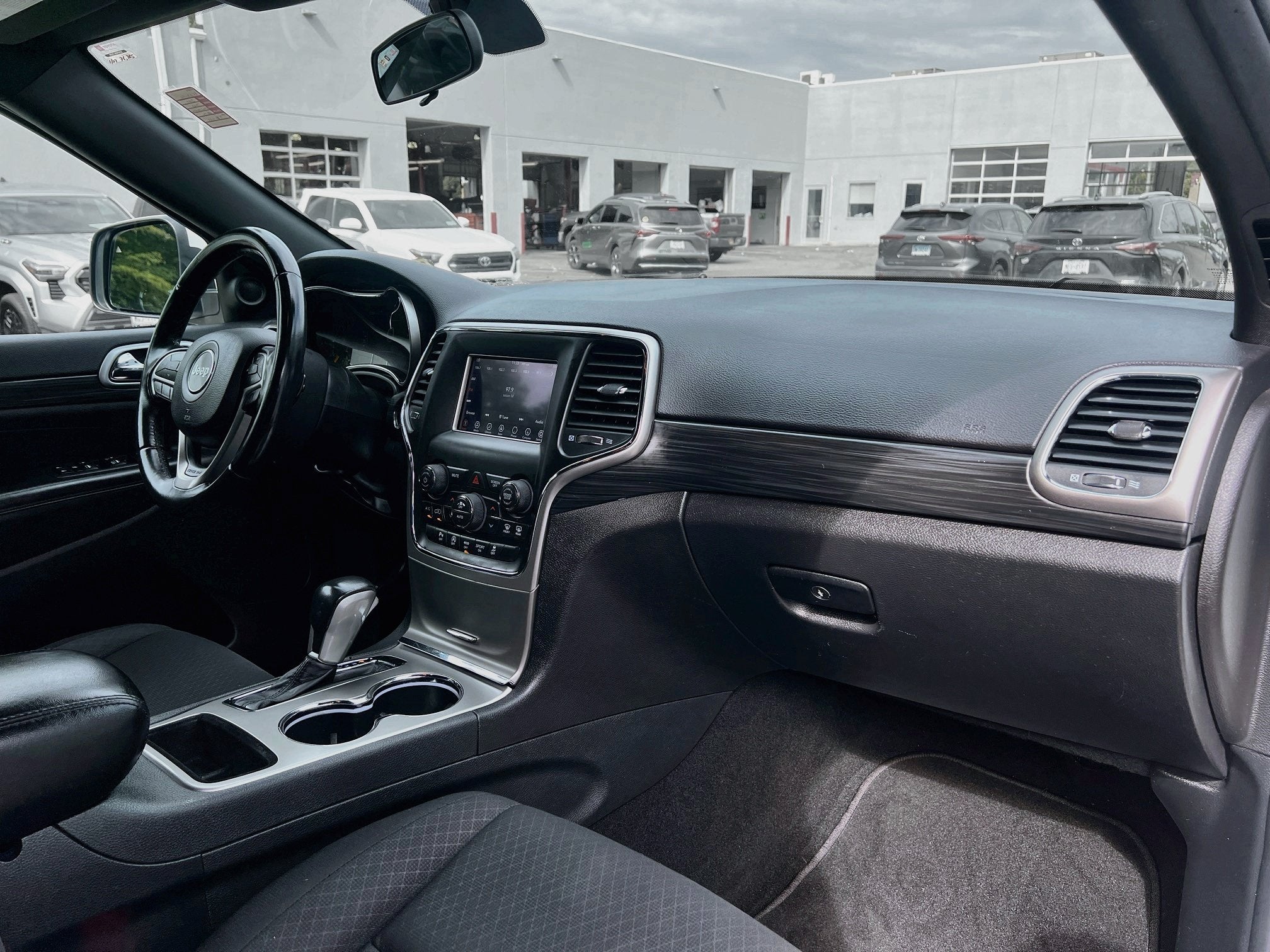 2019 Jeep Grand Cherokee Laredo E