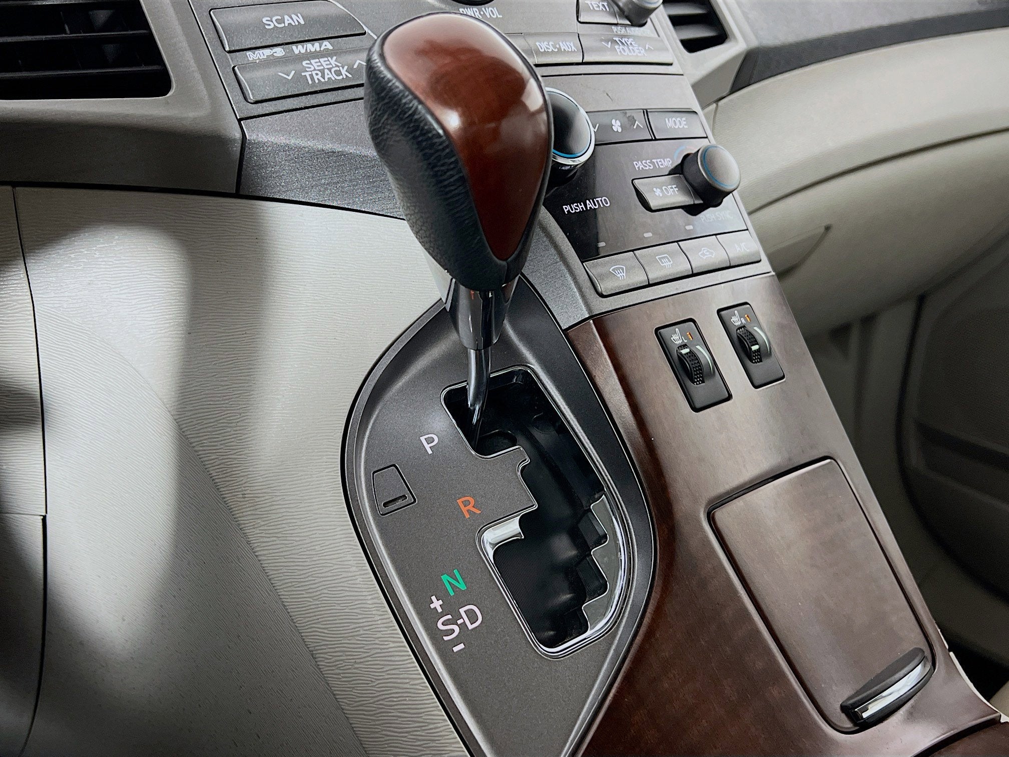 2009 Toyota Venza 4dr Wgn V6 AWD (Natl)