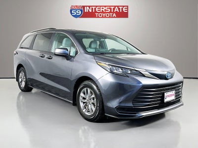 2025 Toyota Sienna LE