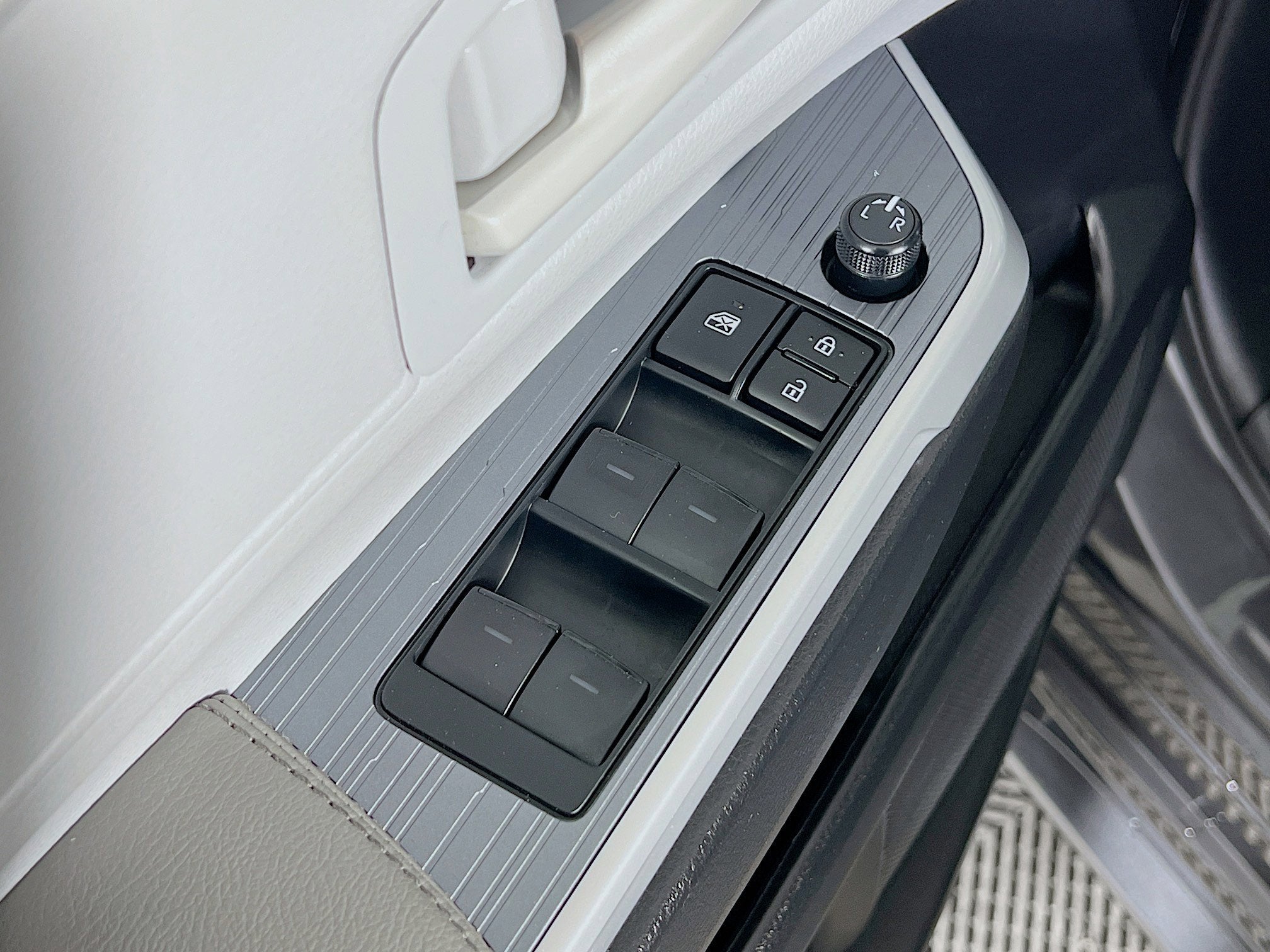 2025 Toyota Sienna LE