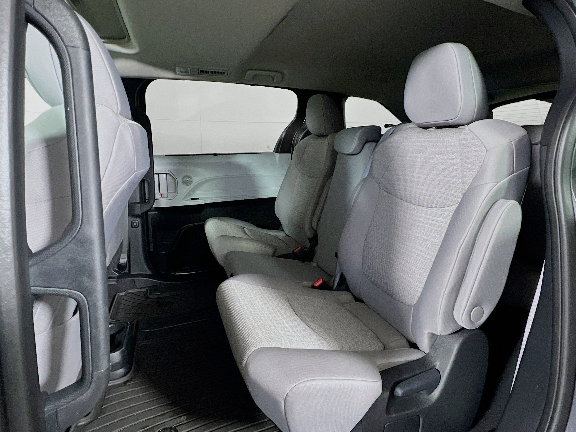 2025 Toyota Sienna LE