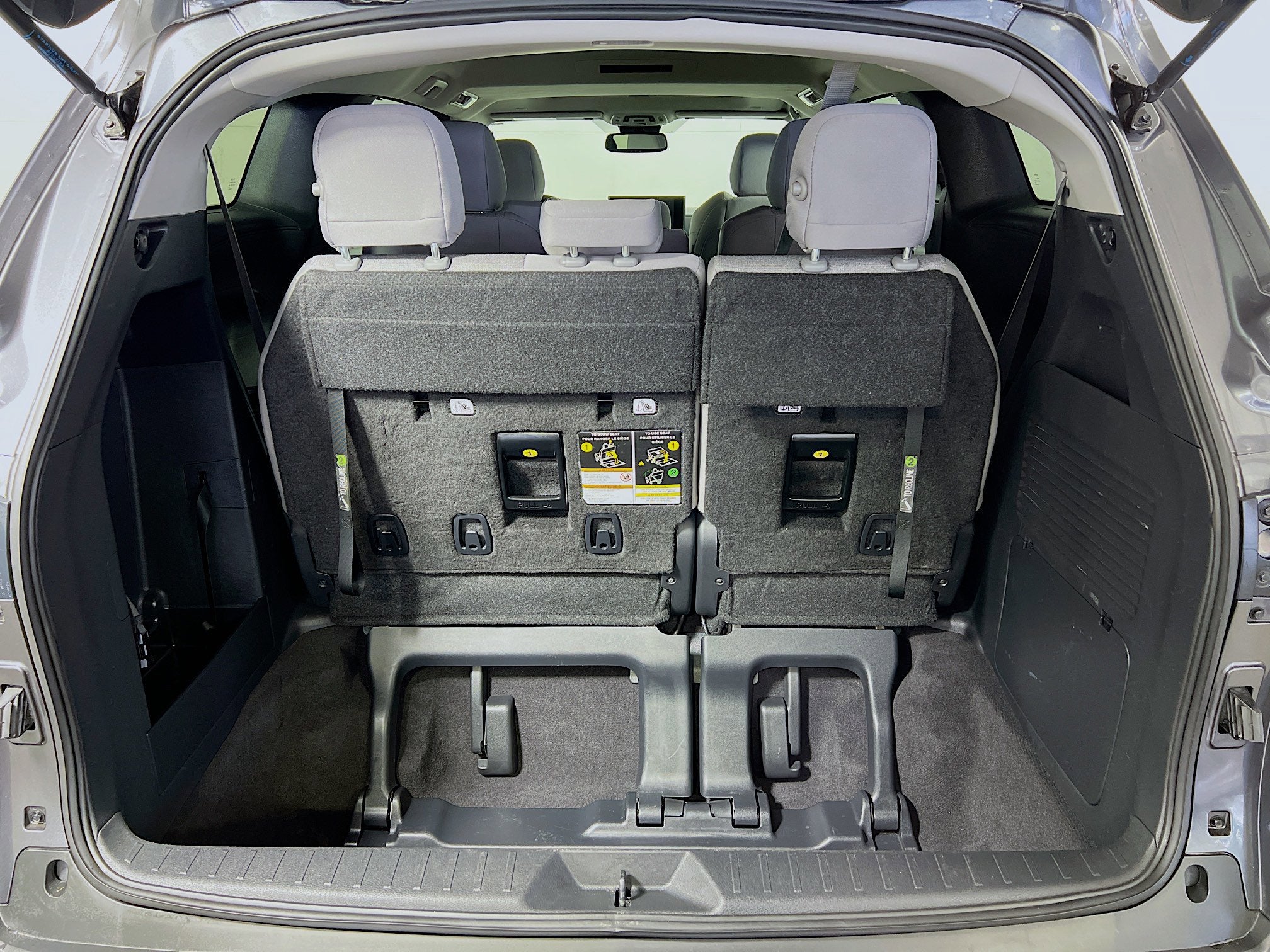 2025 Toyota Sienna LE