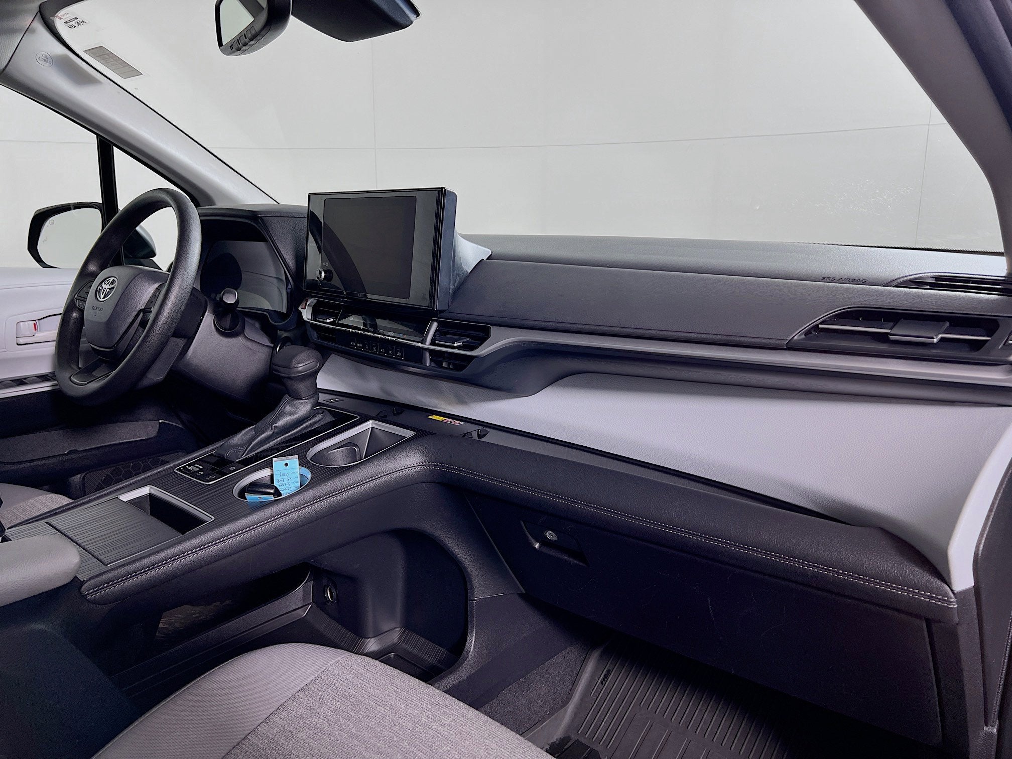 2025 Toyota Sienna LE