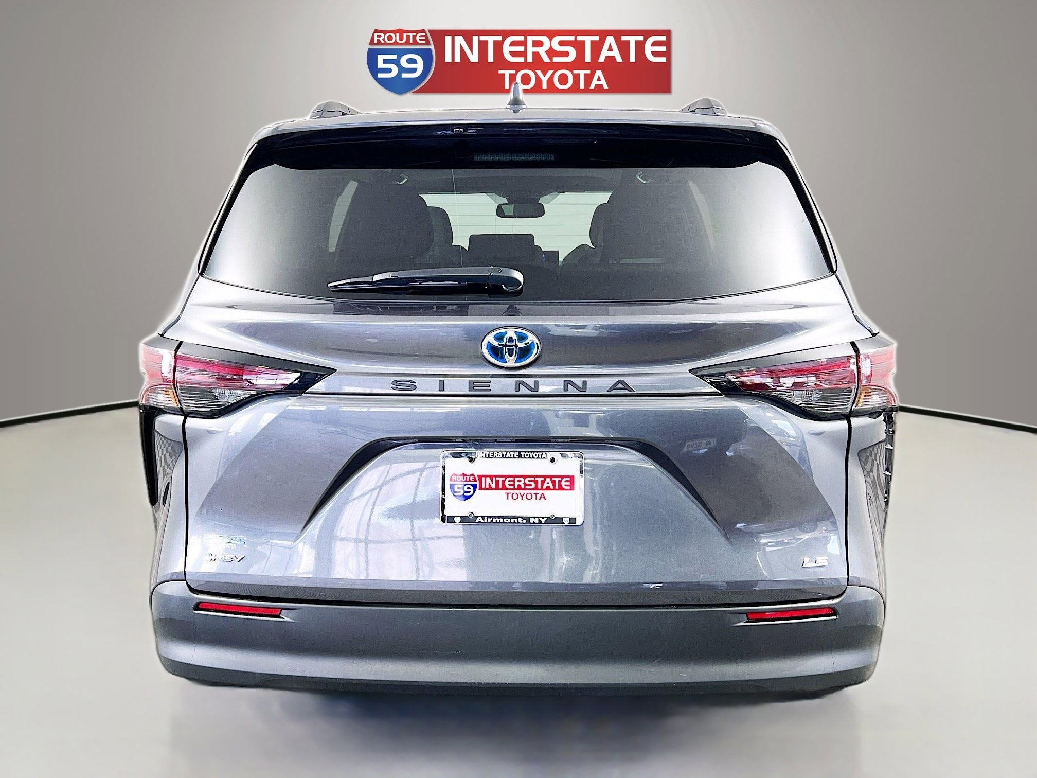 2025 Toyota Sienna LE