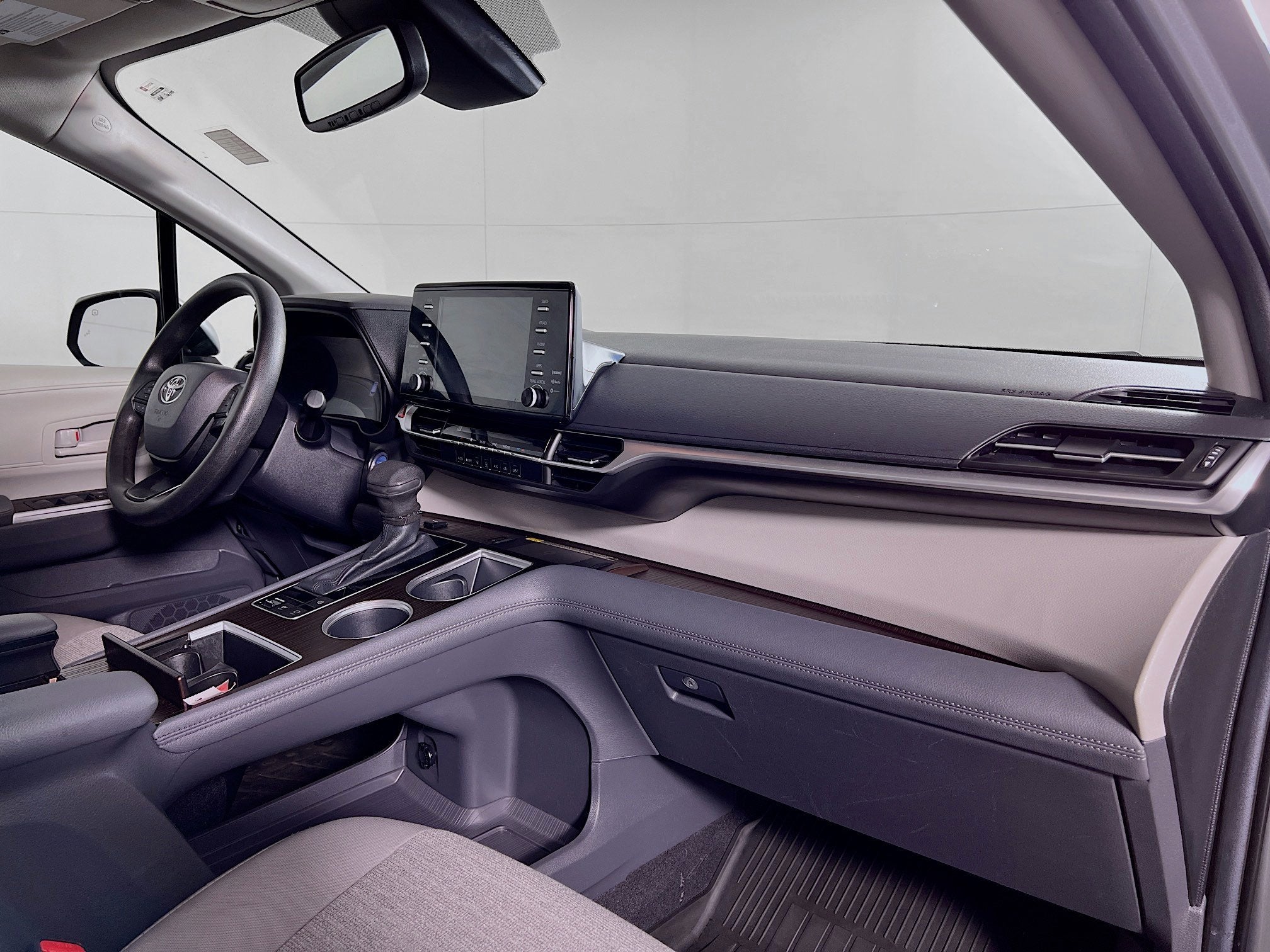 2024 Toyota Sienna LE
