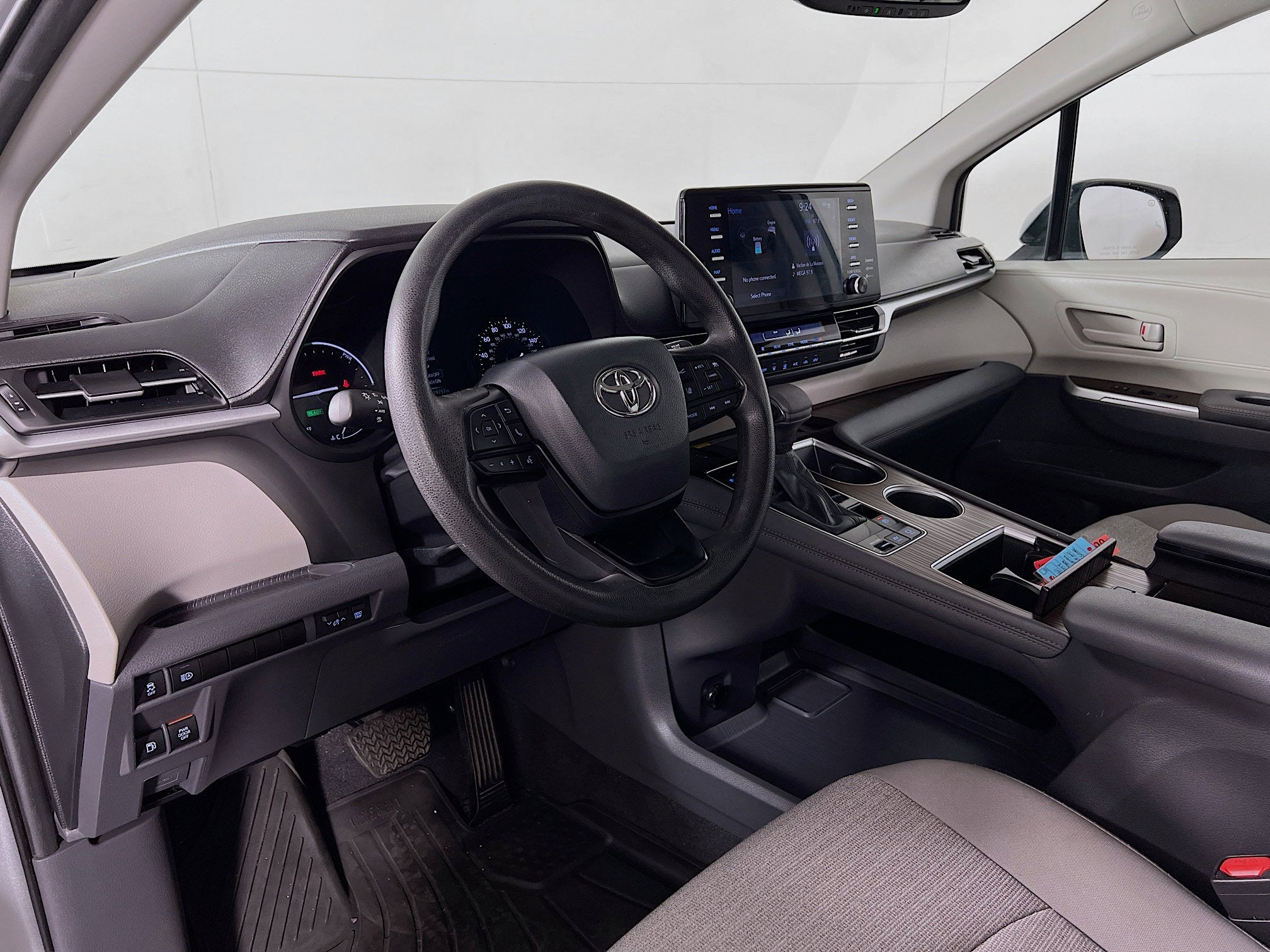 2024 Toyota Sienna LE