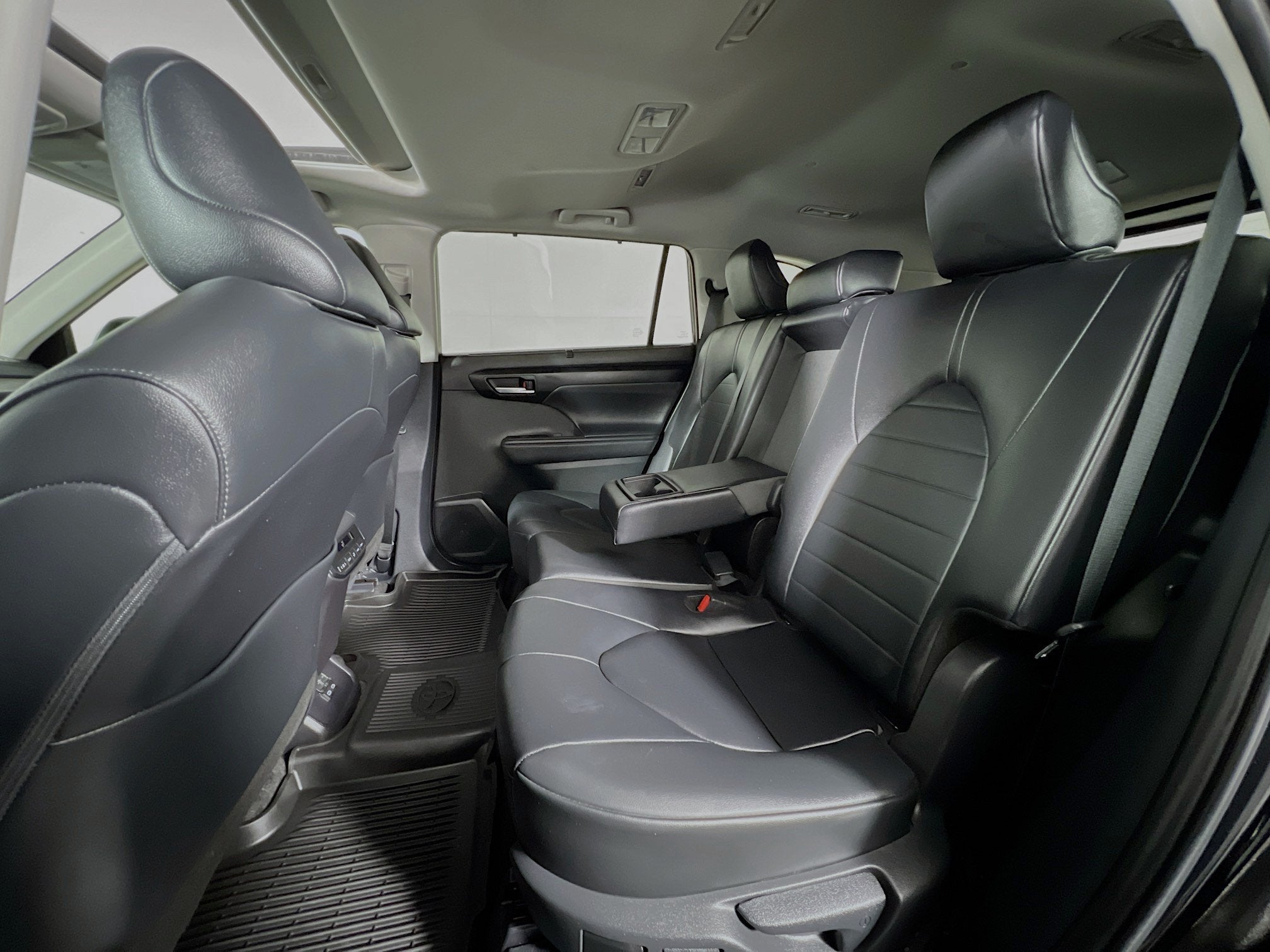 2025 Toyota Highlander Base
