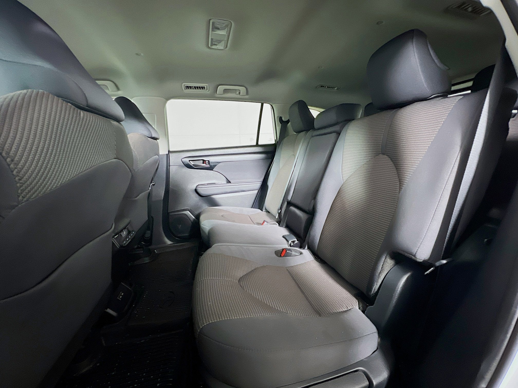 2025 Toyota Highlander LE