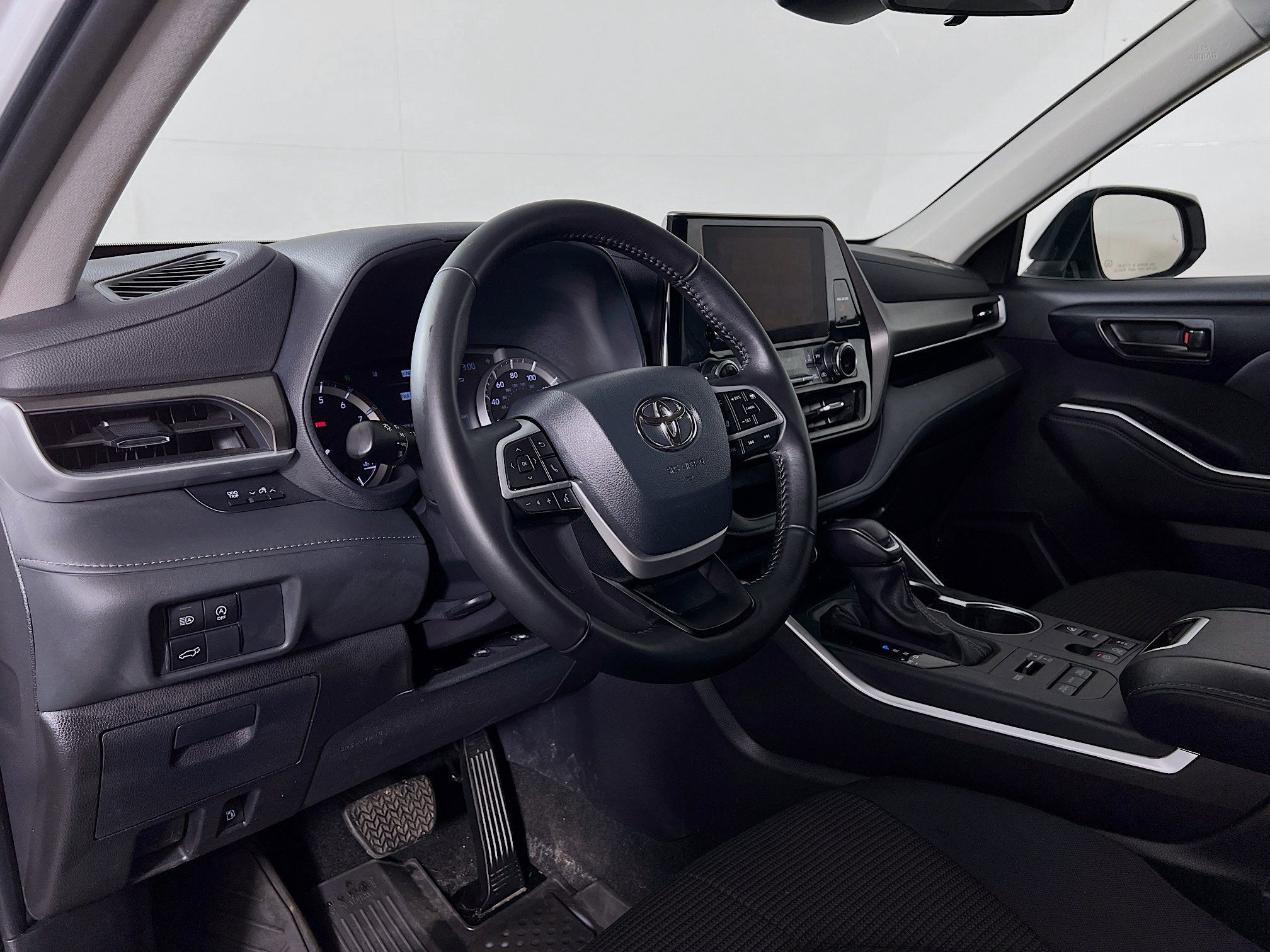 2025 Toyota Highlander LE