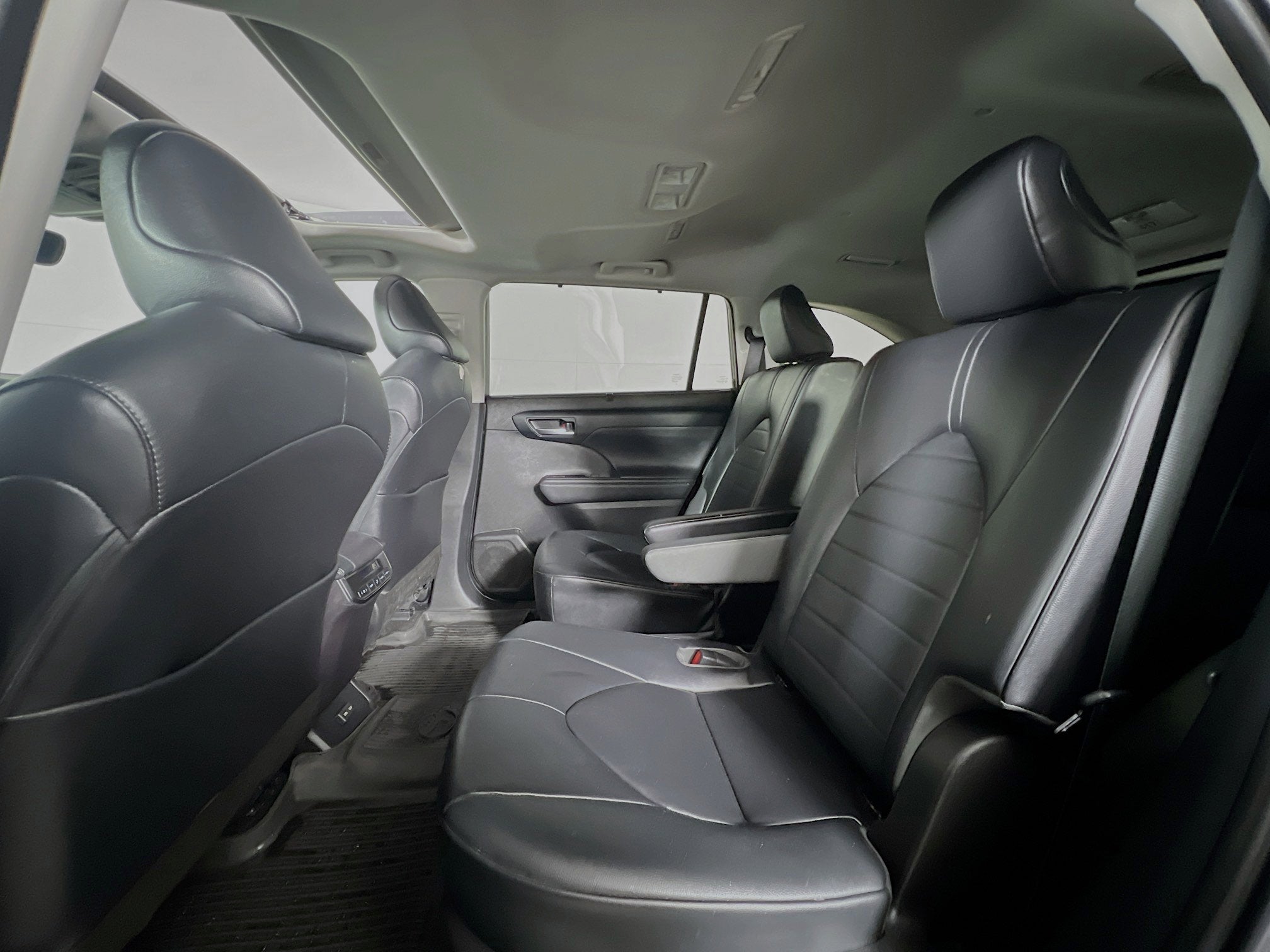 2023 Toyota Highlander Base