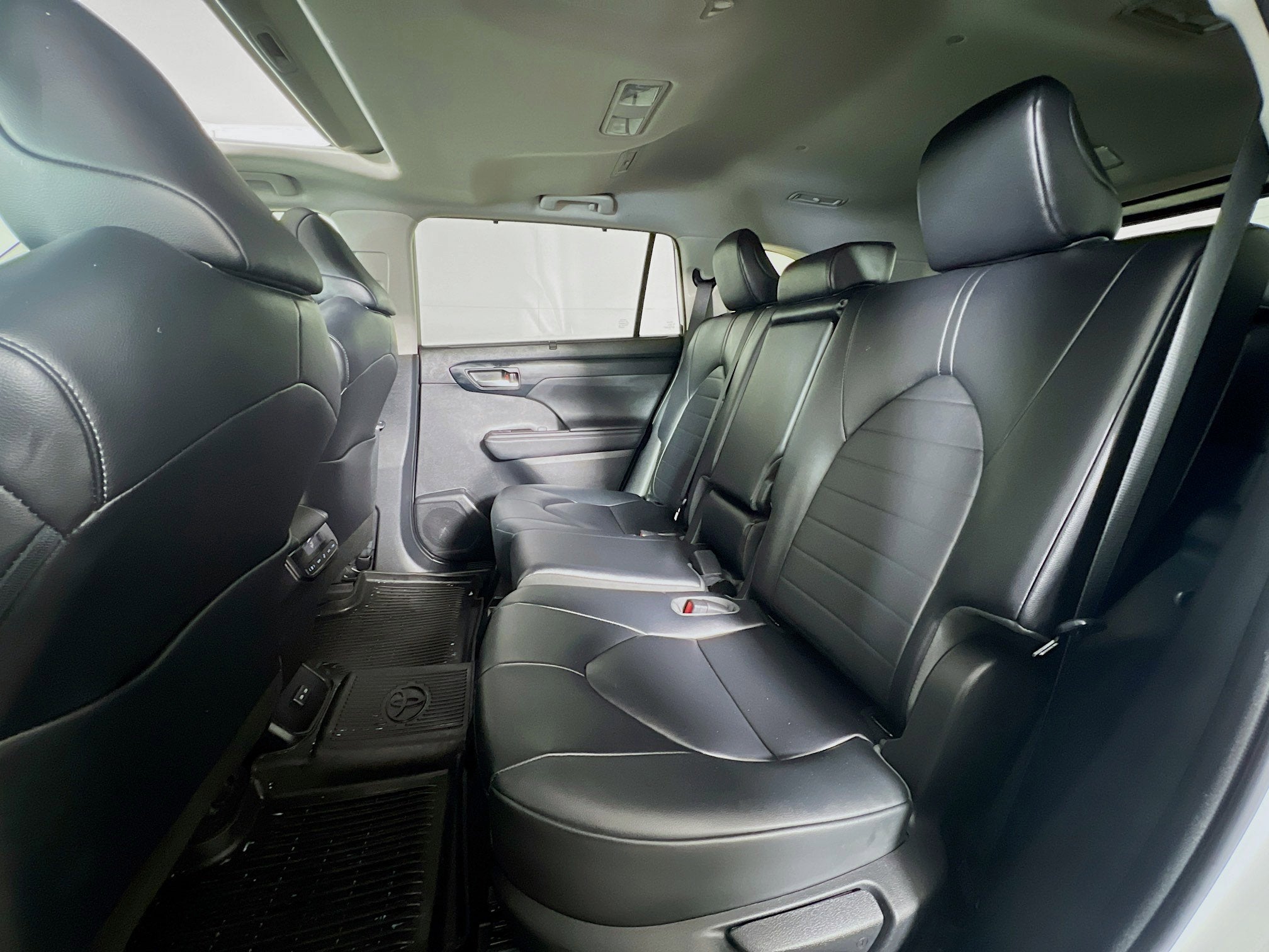 2023 Toyota Highlander Base