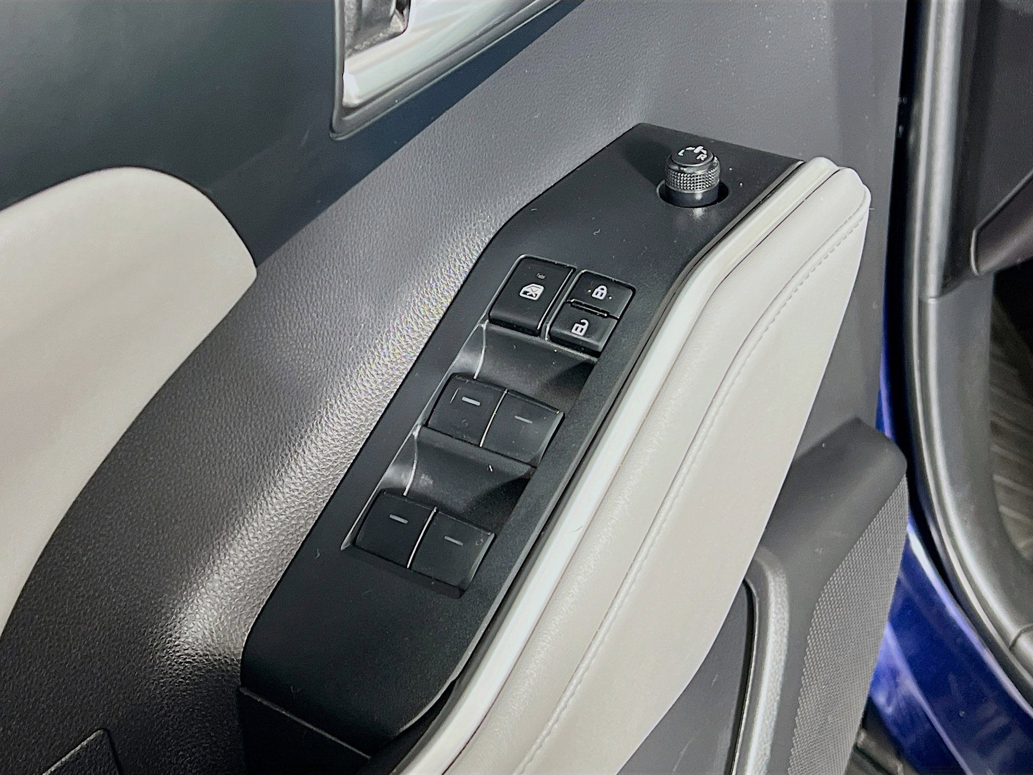 2023 Toyota Highlander Base