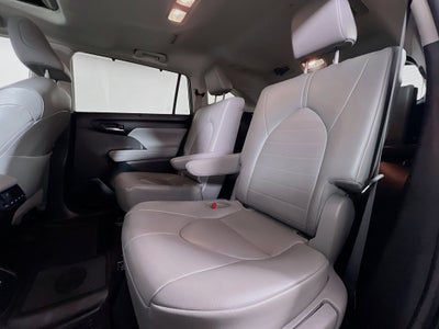 2023 Toyota Highlander Base