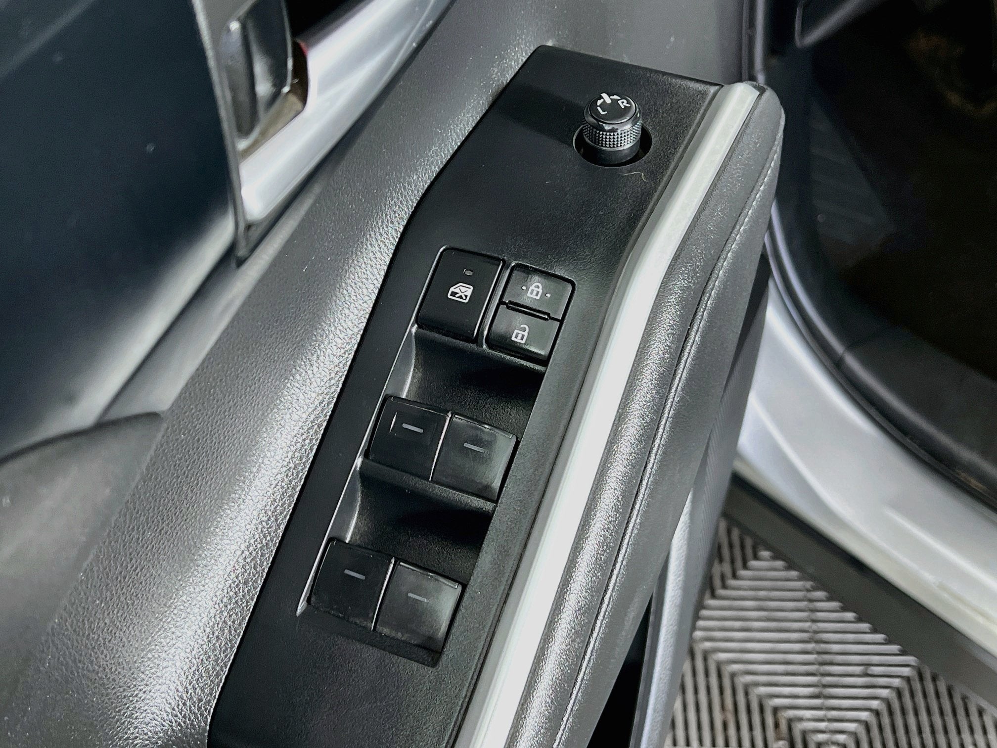 2023 Toyota Highlander Base