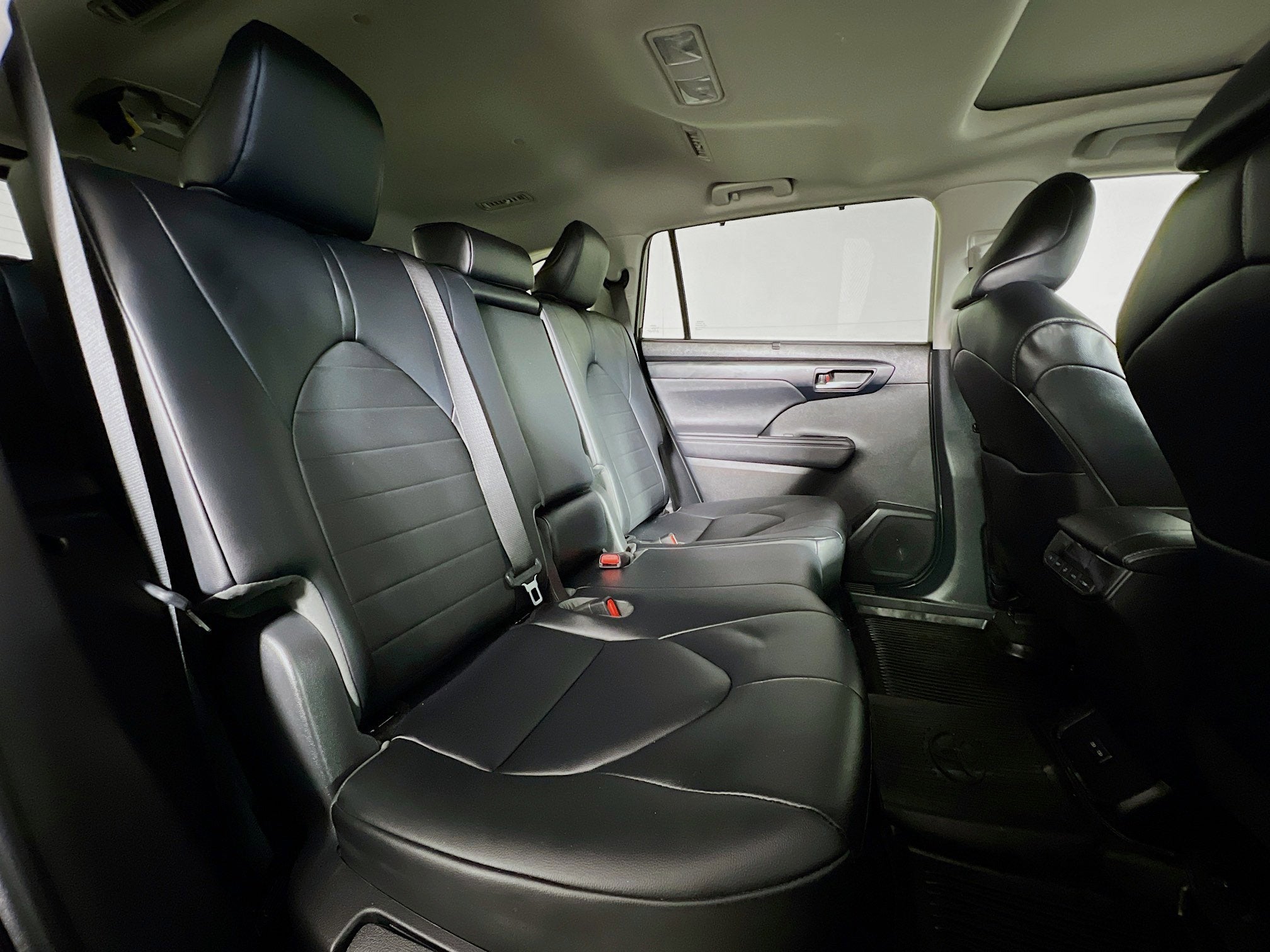 2023 Toyota Highlander Base