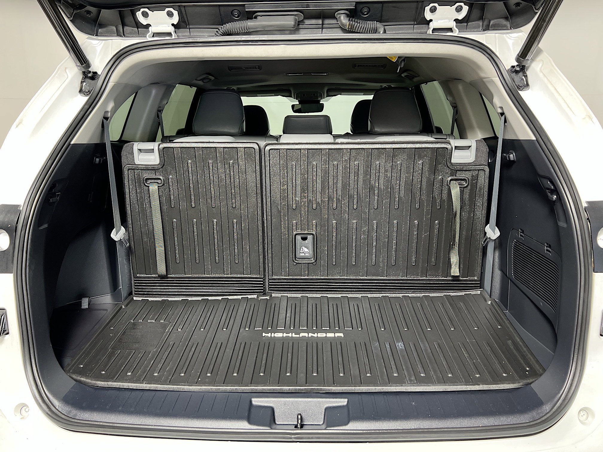2023 Toyota Highlander Base