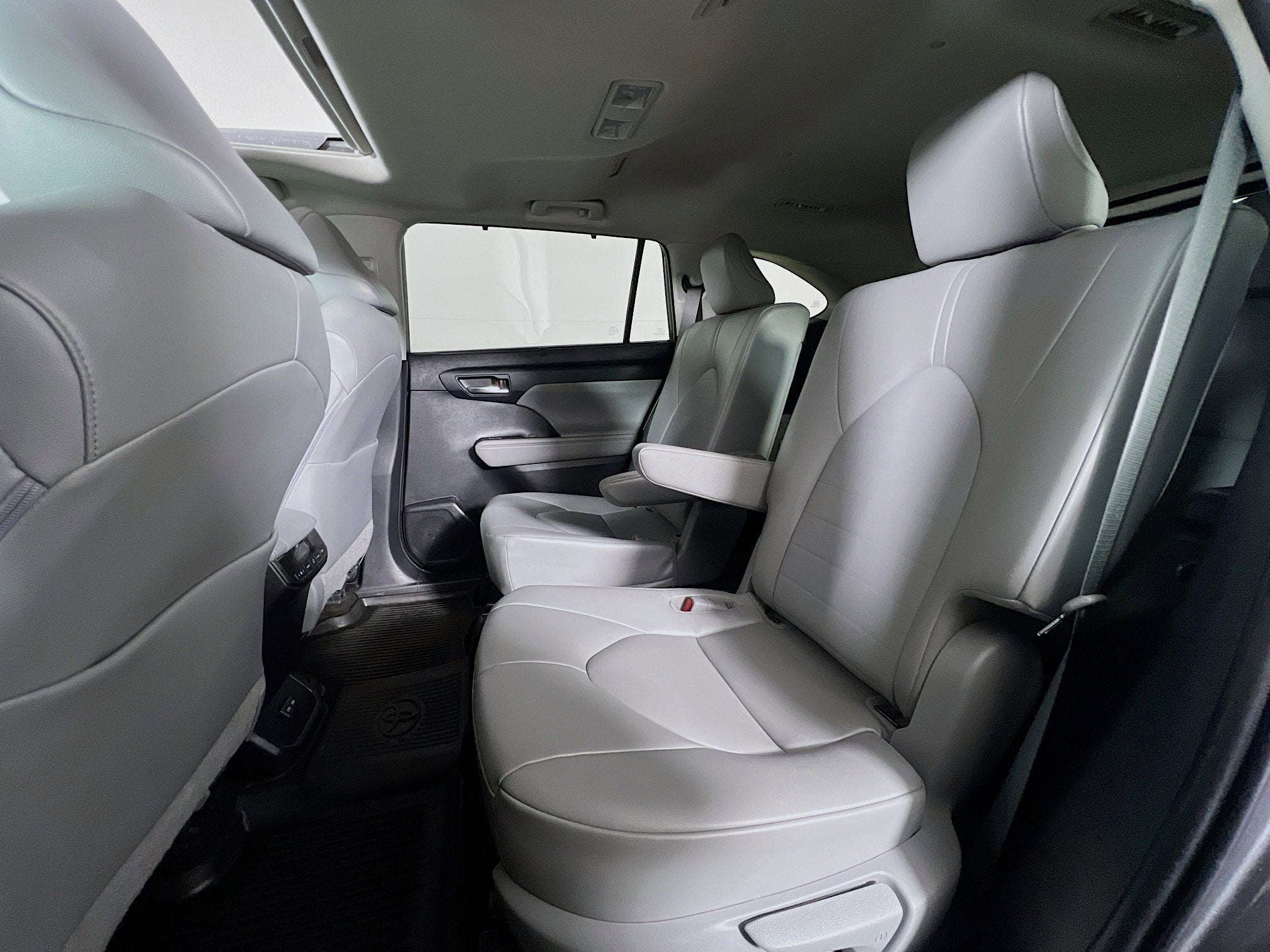 2023 Toyota Highlander Base