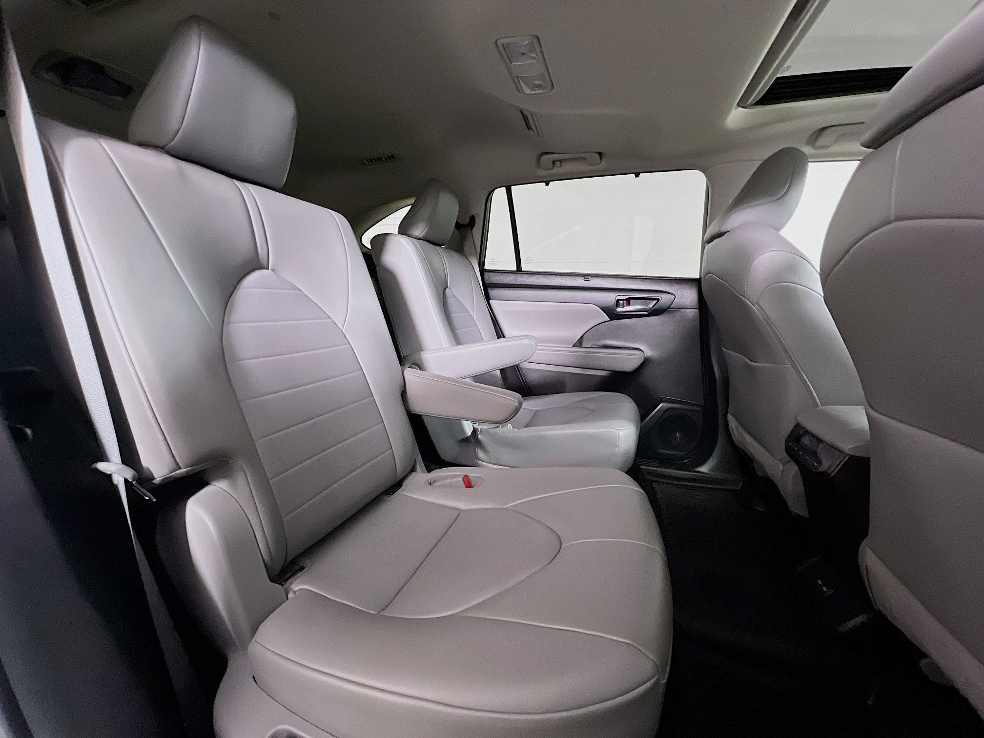 2023 Toyota Highlander Base