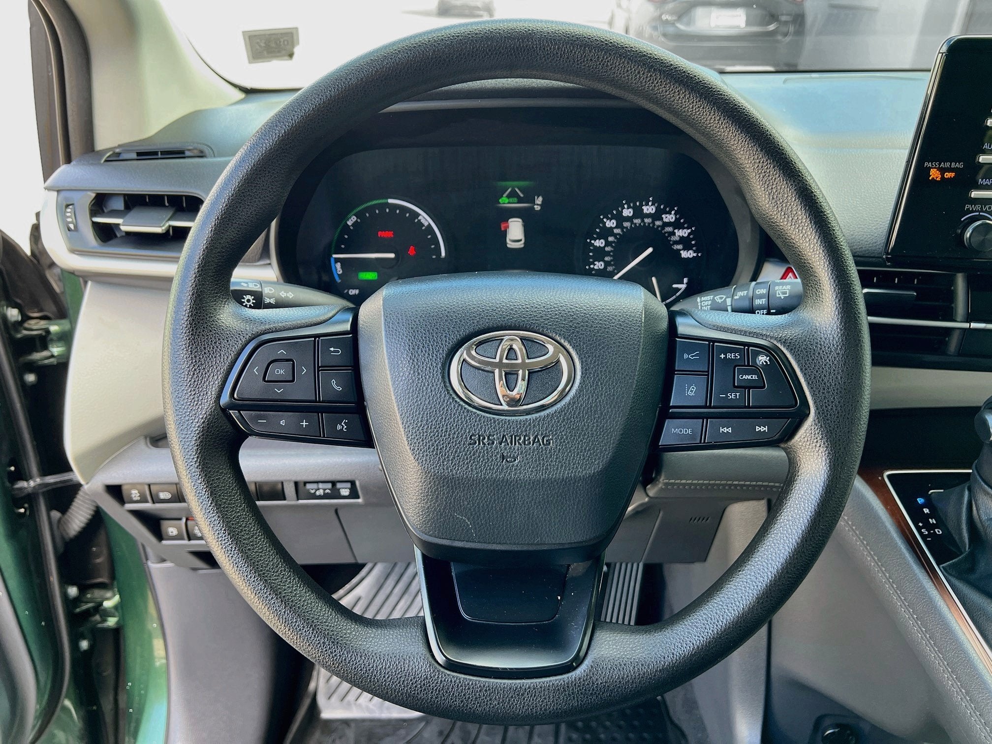 2024 Toyota Sienna LE