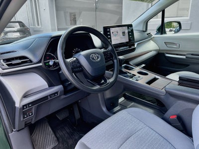 2024 Toyota Sienna LE