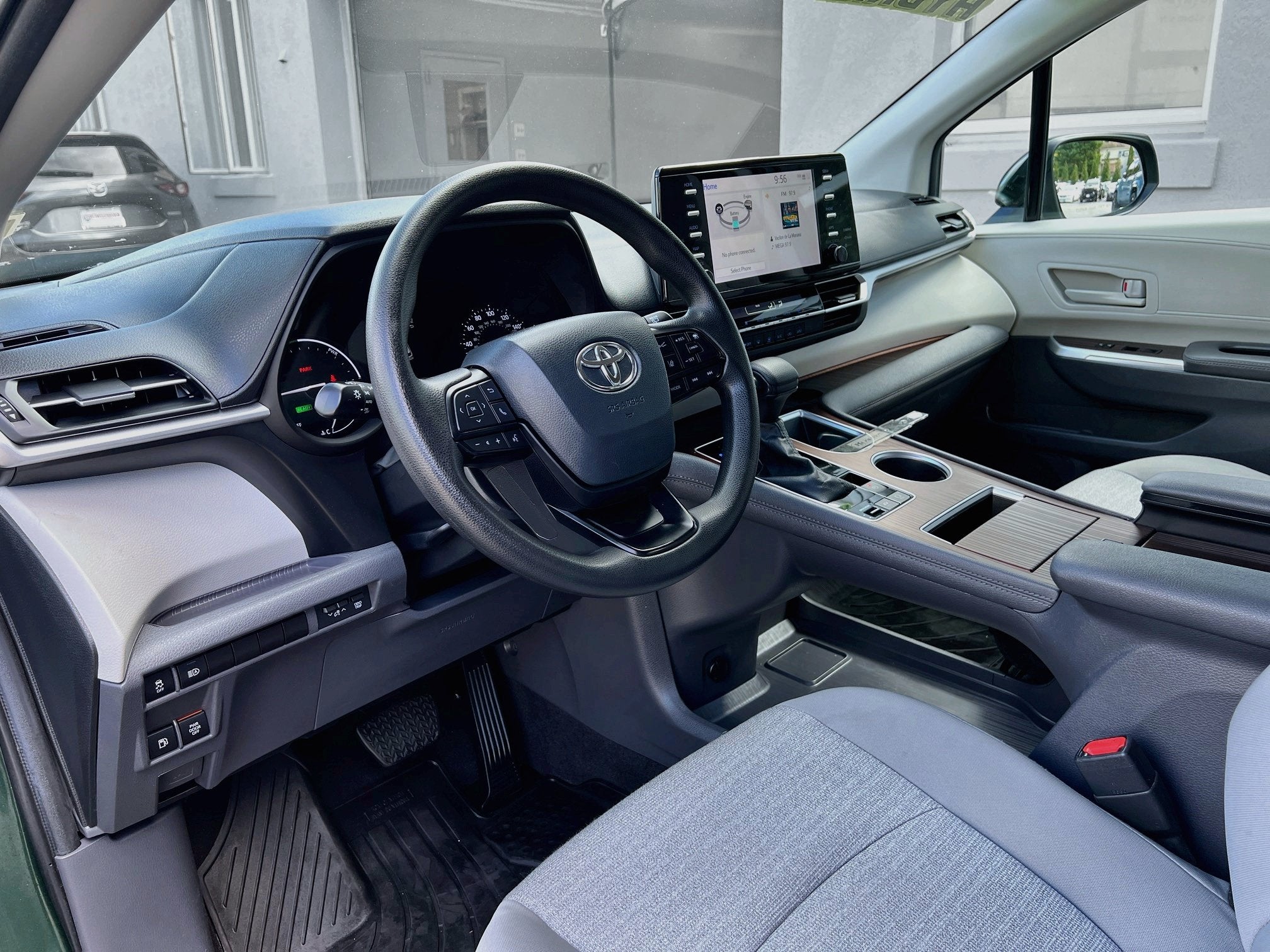 2024 Toyota Sienna LE