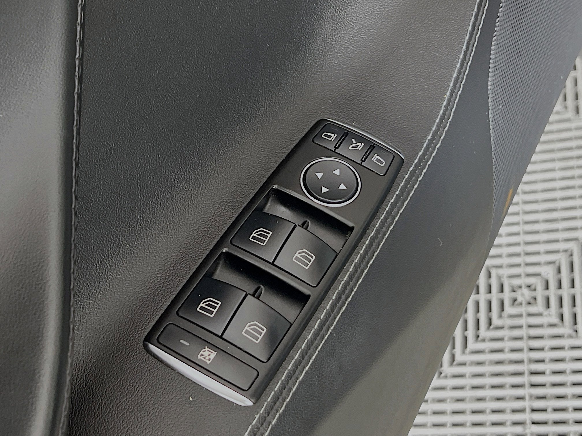 2015 Tesla Model S Base