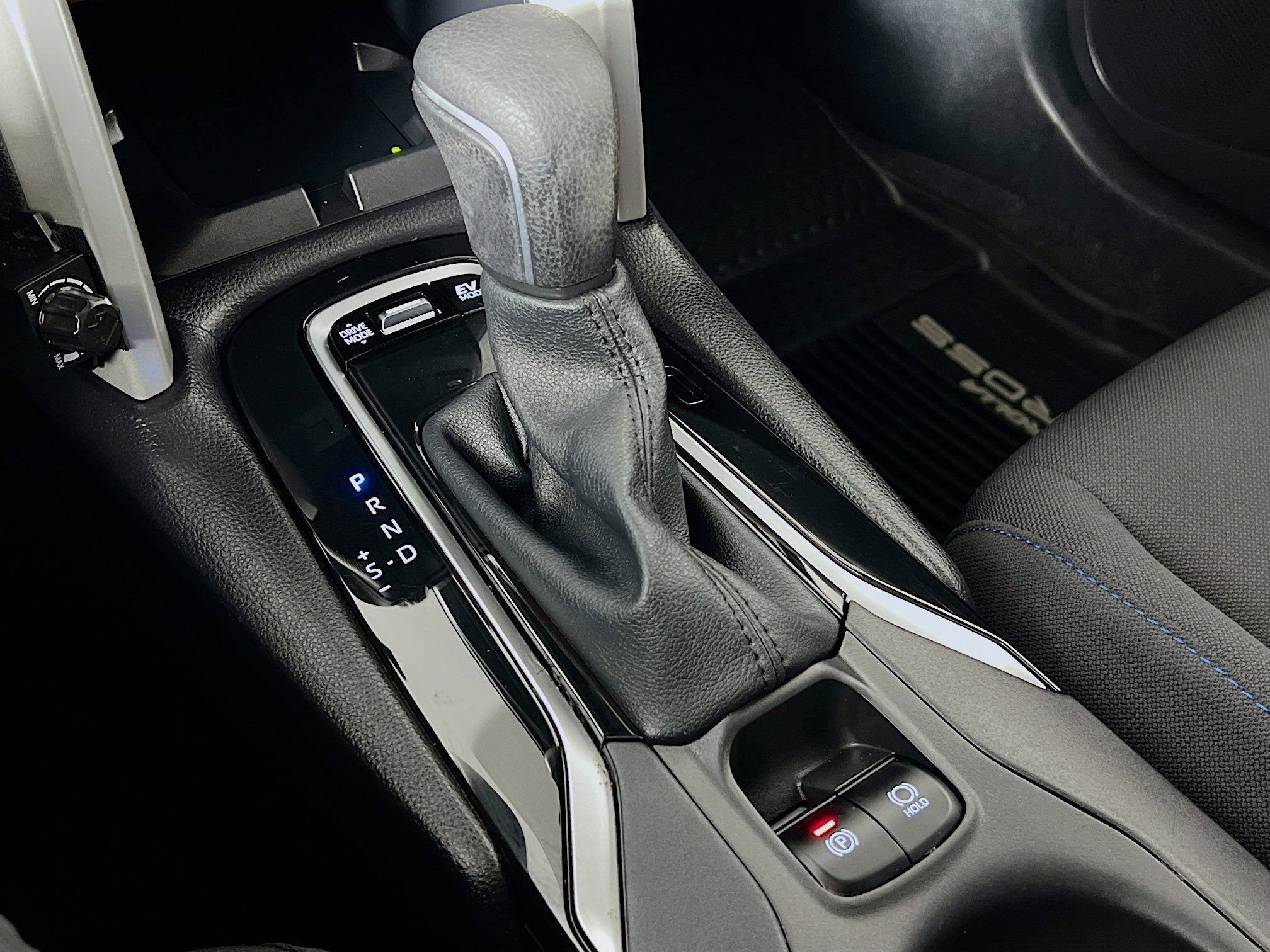 2024 Toyota Corolla Cross Hybrid SE
