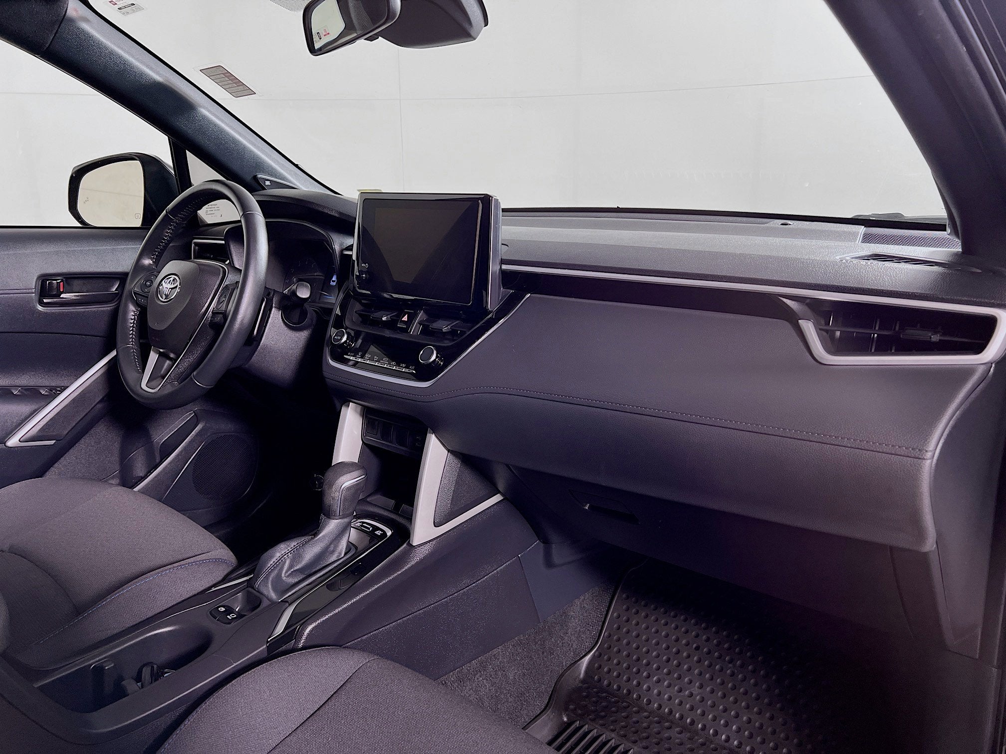 2024 Toyota Corolla Cross Hybrid SE