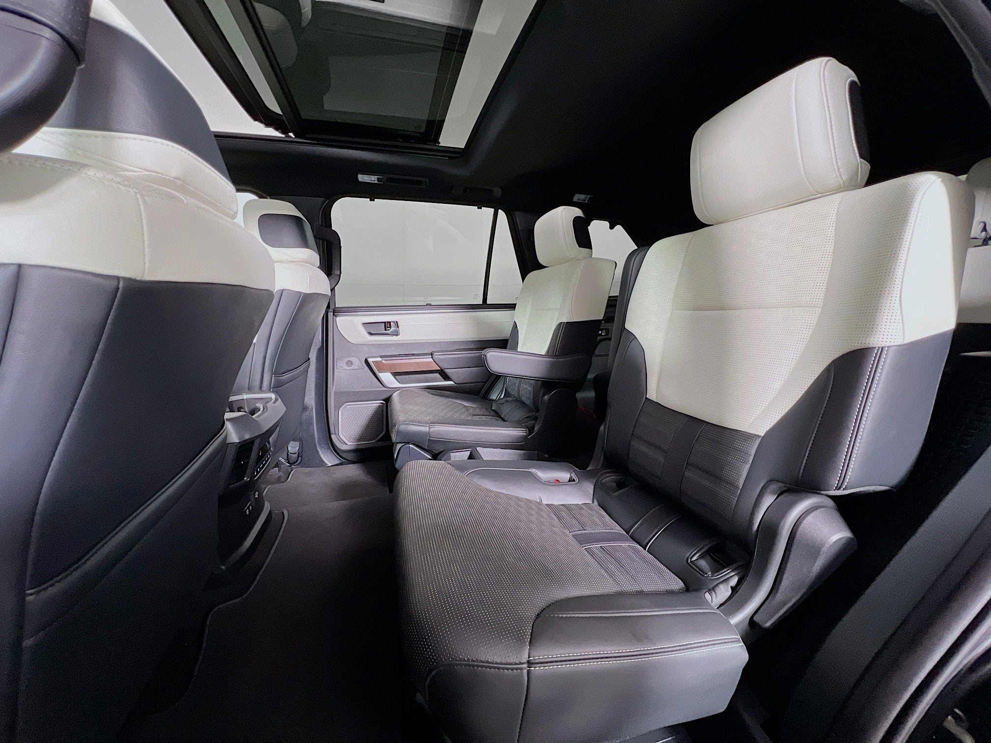 2025 Toyota Sequoia Base