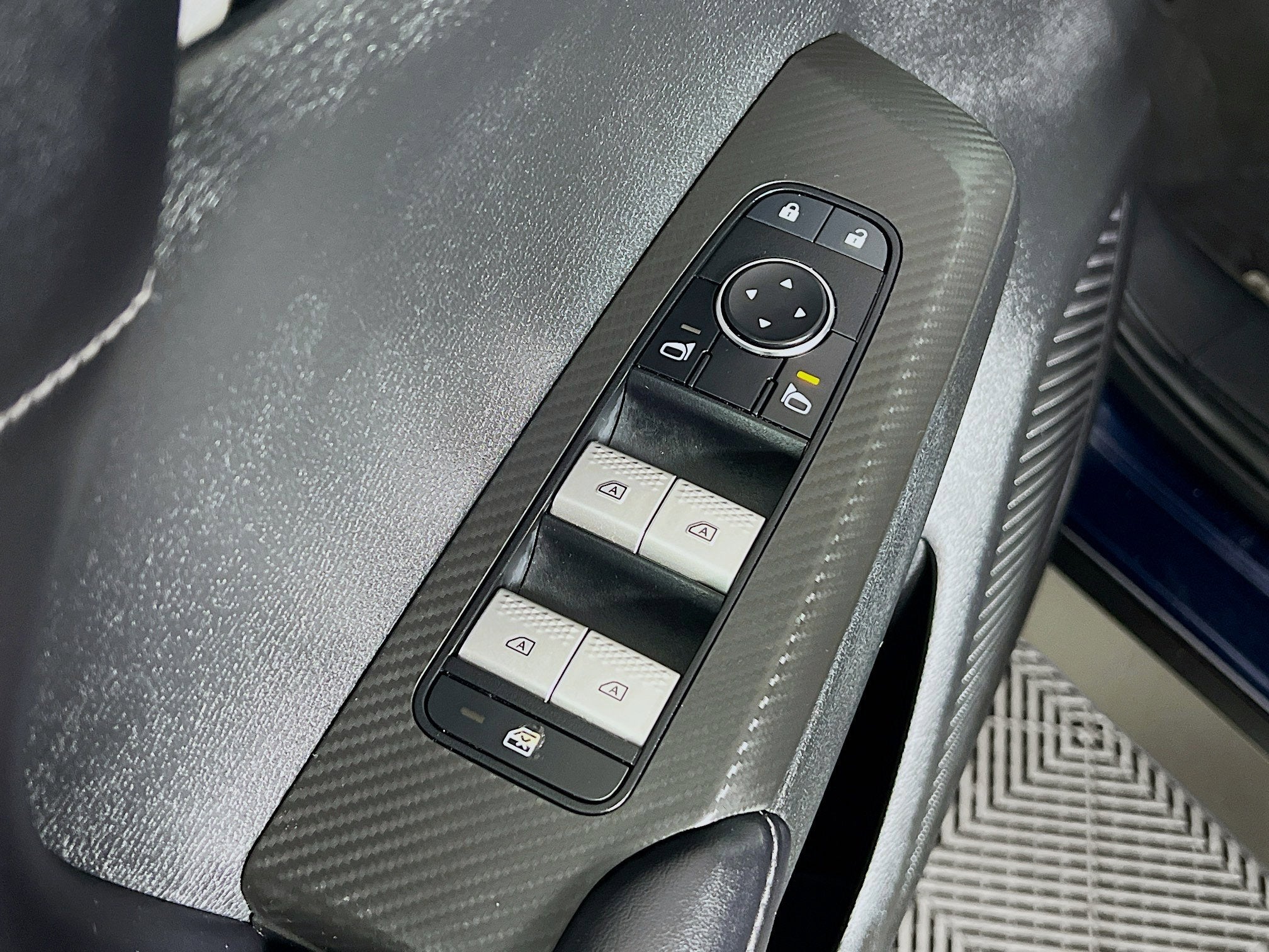 2022 Mitsubishi Outlander Base