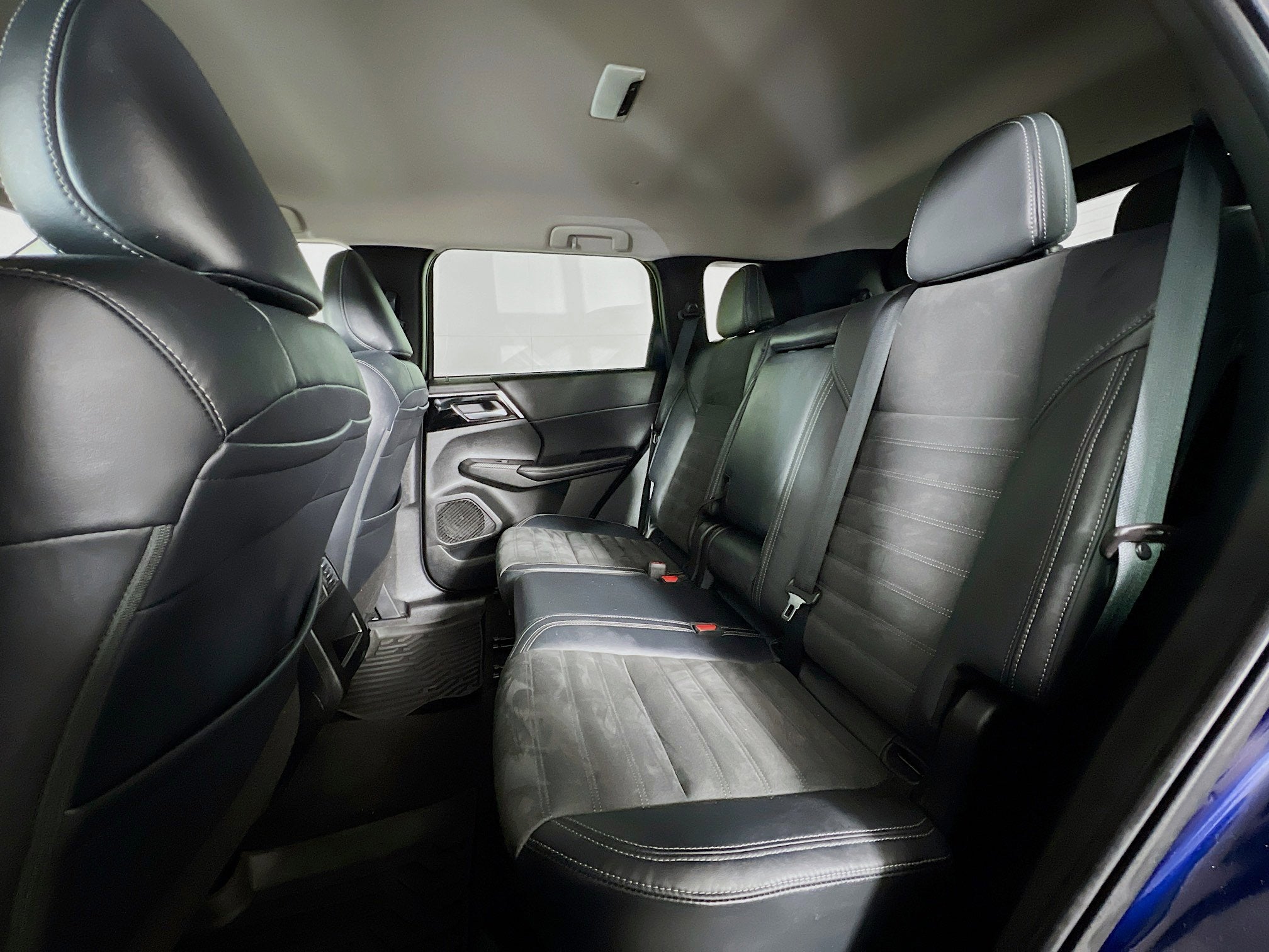 2022 Mitsubishi Outlander Base