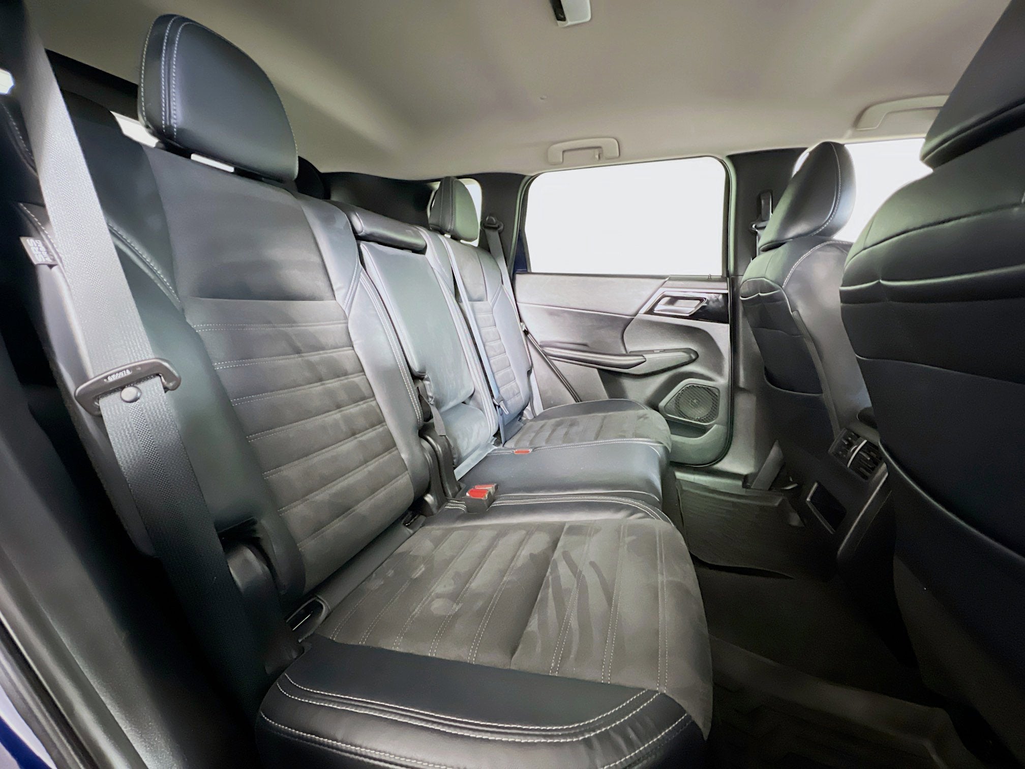 2022 Mitsubishi Outlander Base