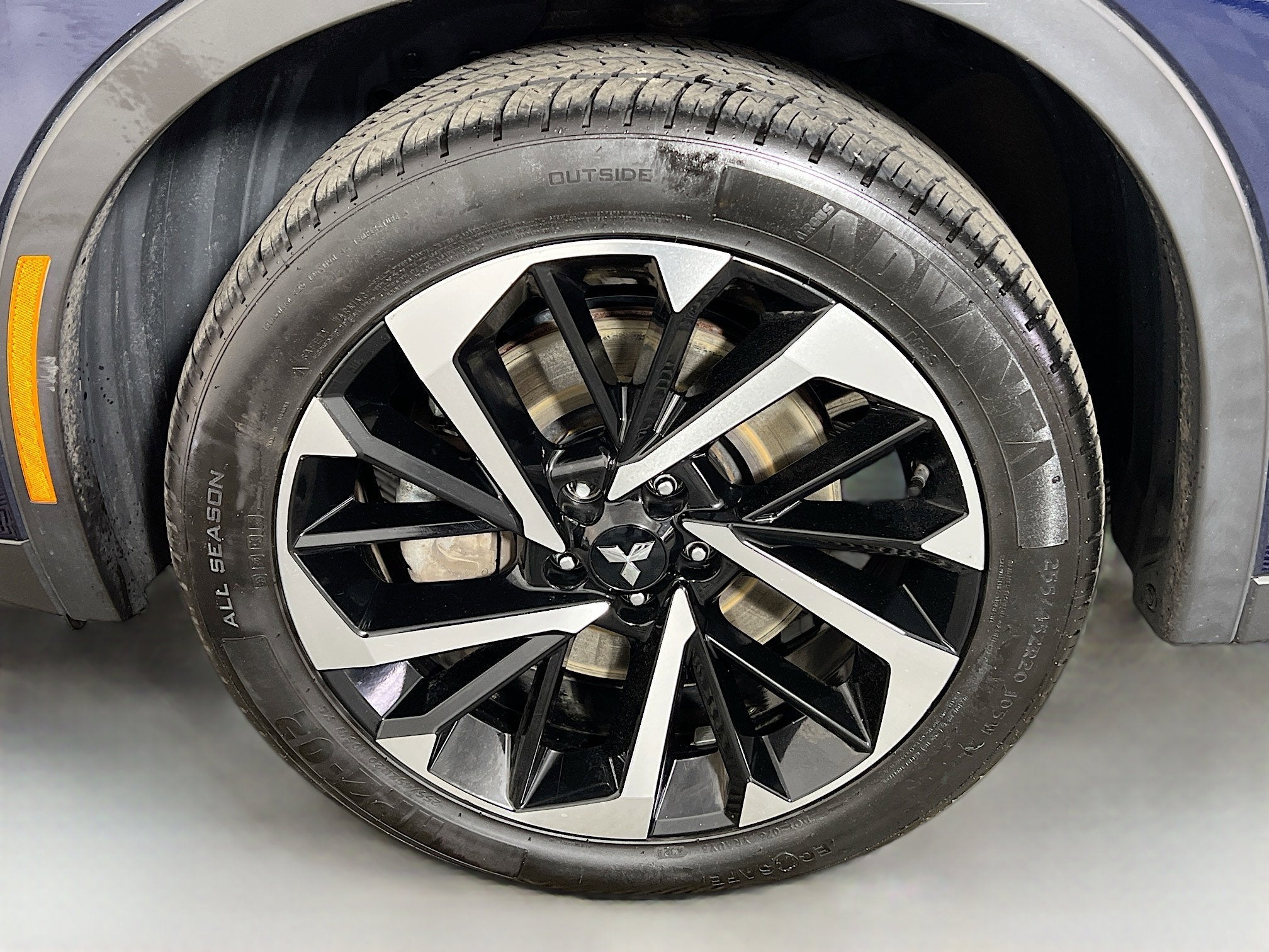 2022 Mitsubishi Outlander Base