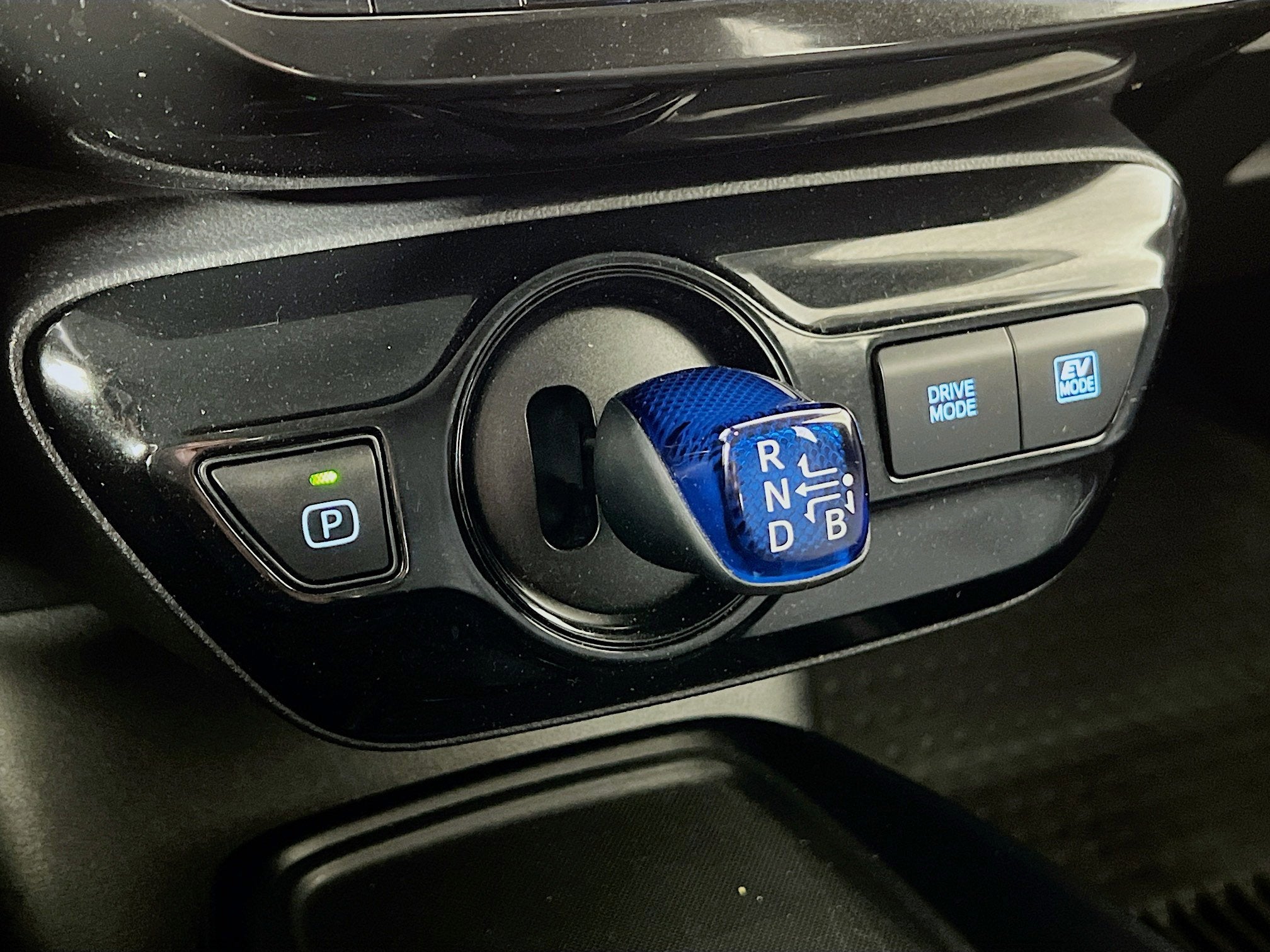 2022 Toyota Prius LE