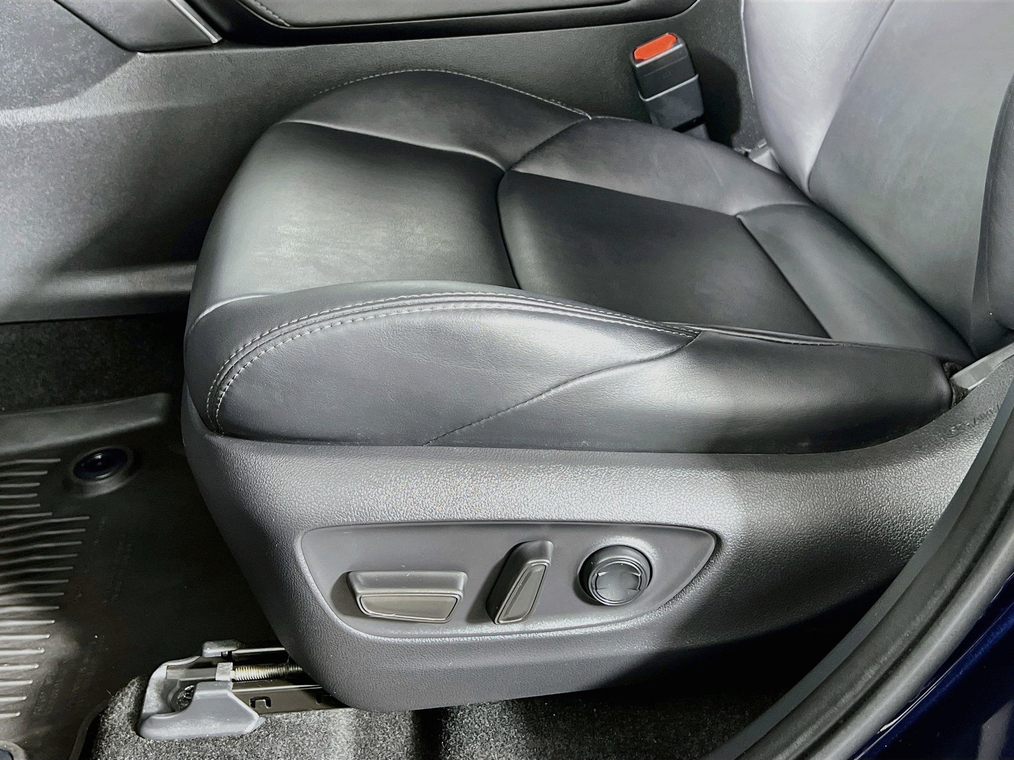 2023 Toyota Venza Base