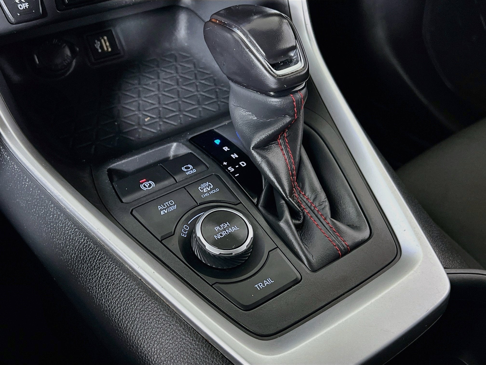 2025 Toyota RAV4 Plug-In Hybrid SE