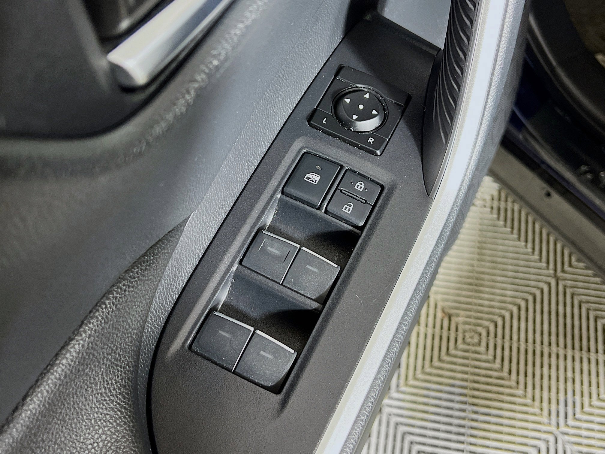 2024 Toyota RAV4 Prime SE