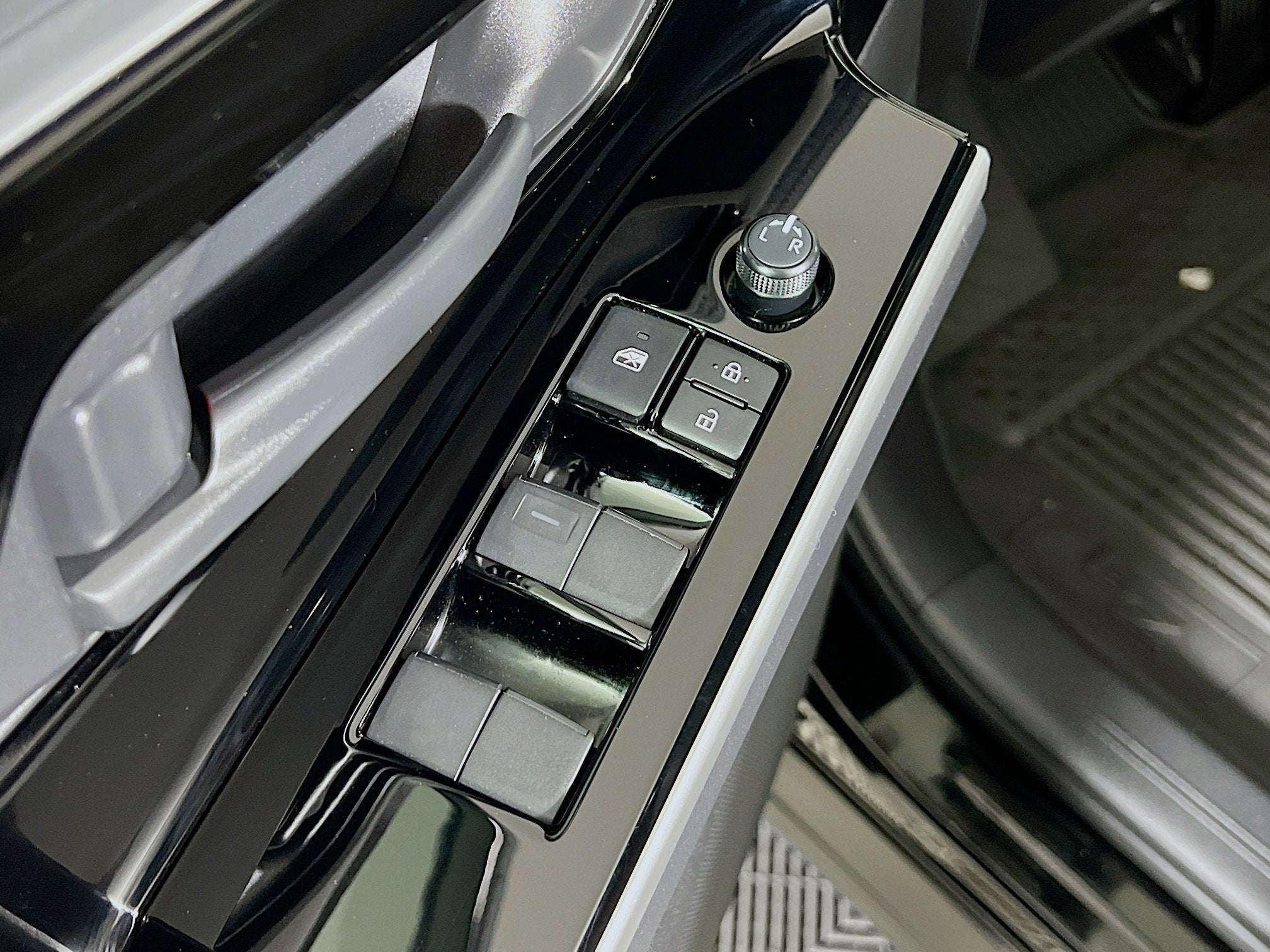 2024 Toyota bZ4X Base