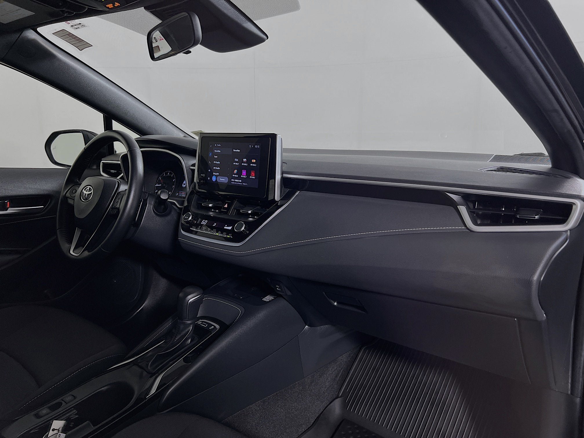 2025 Toyota Corolla Hatchback SE