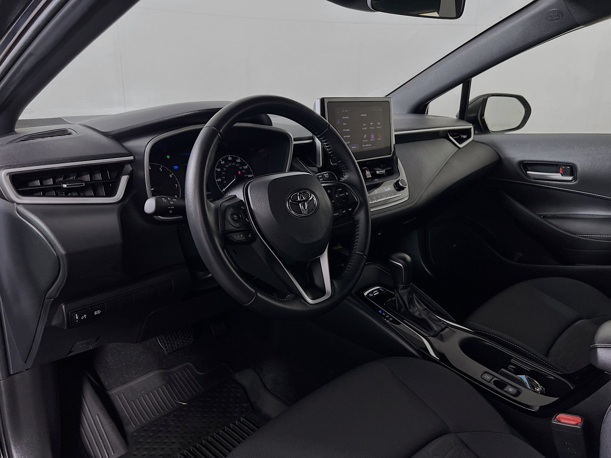 2025 Toyota Corolla Hatchback SE