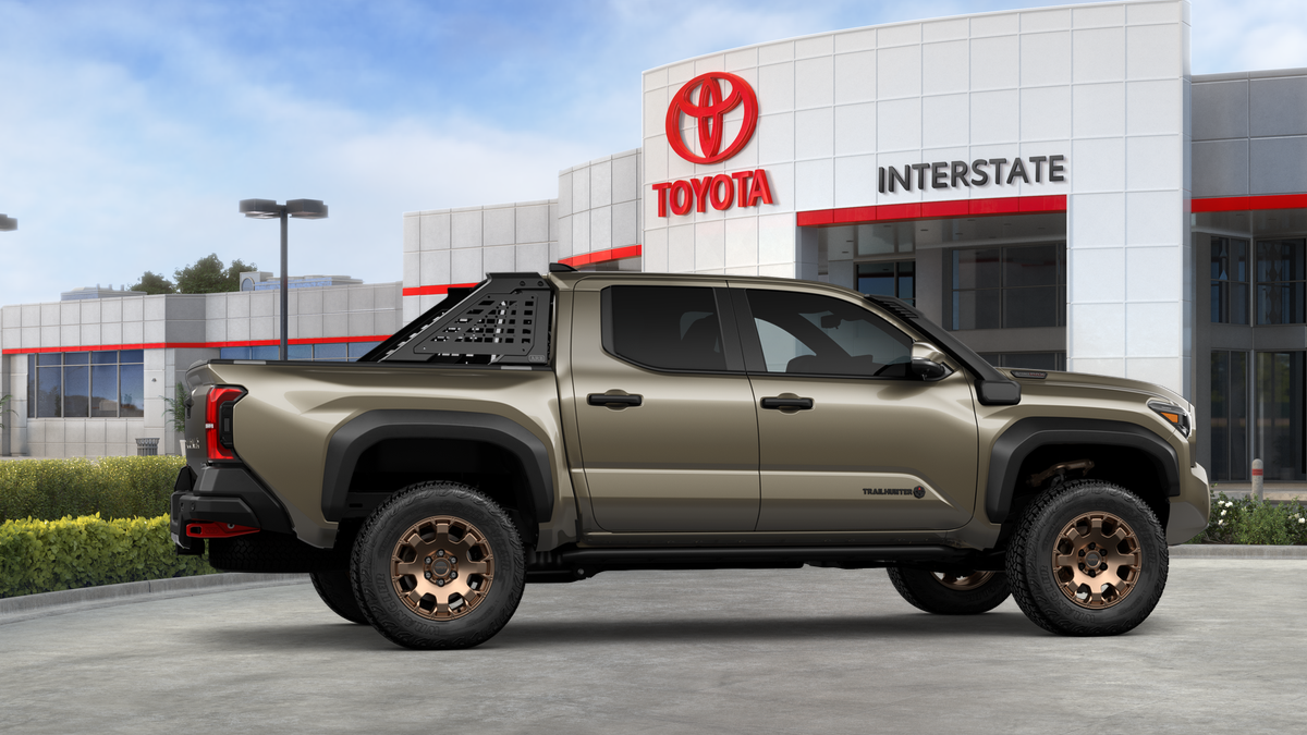 2025 Toyota Tacoma i-FORCE MAX Tacoma Trailhunter